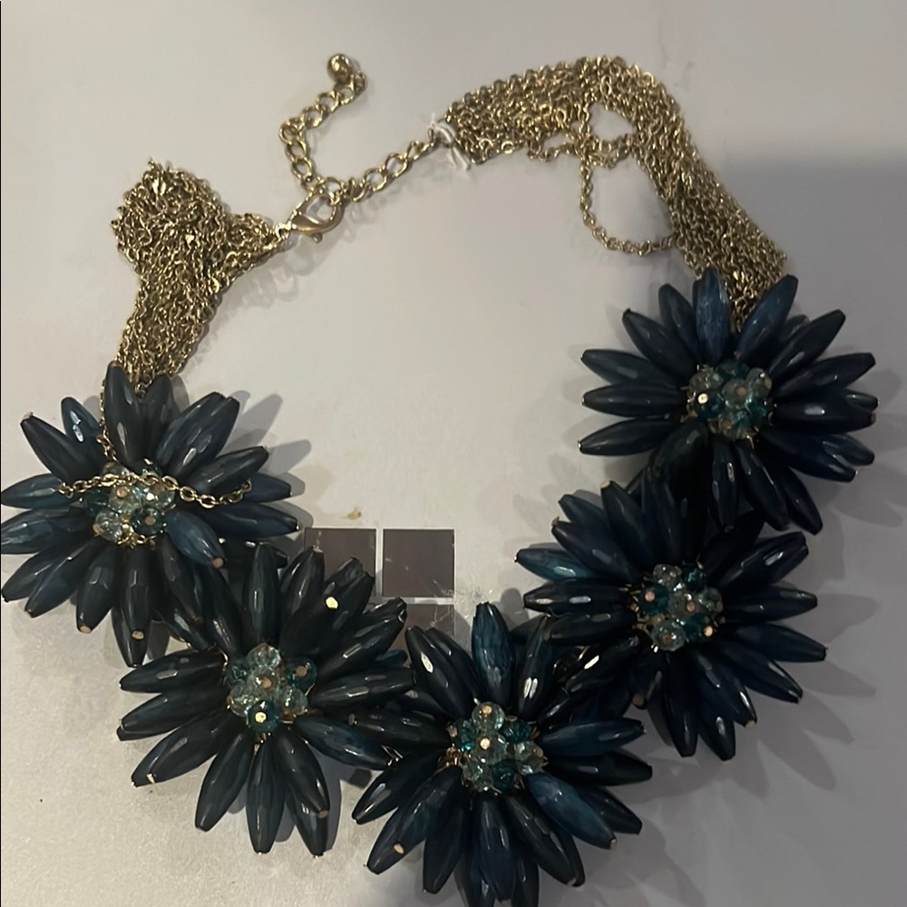 Elegant Floral Statement Necklace in Gold and Blue